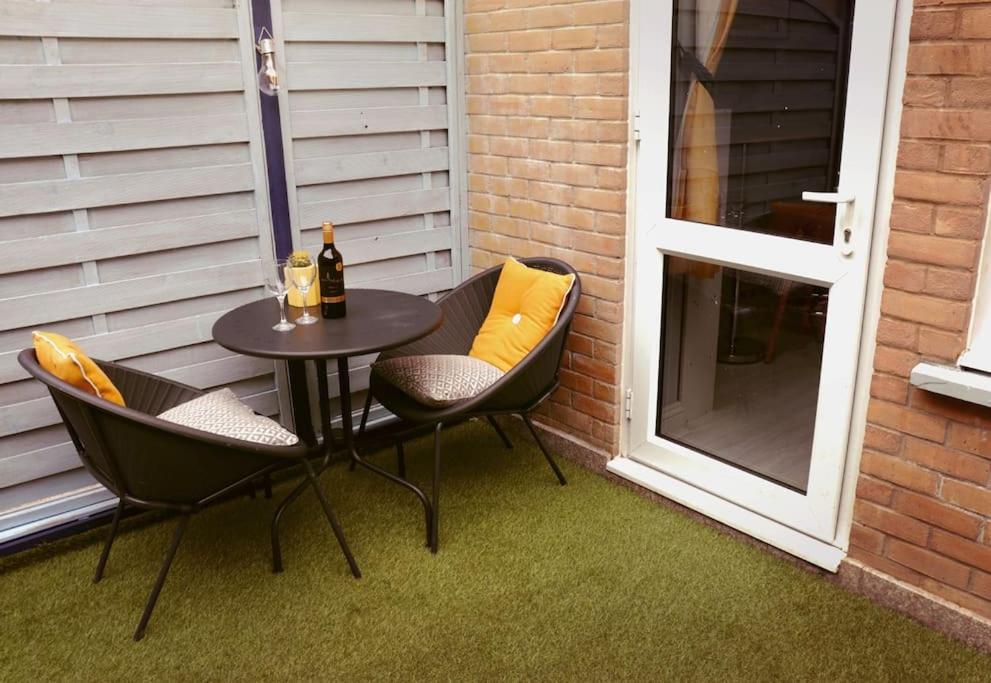 Stylish Studio Flat With Private Patio Apartamento Bournemouth Exterior foto